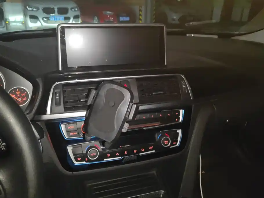 BMW 3 Series 2017 — фото 13