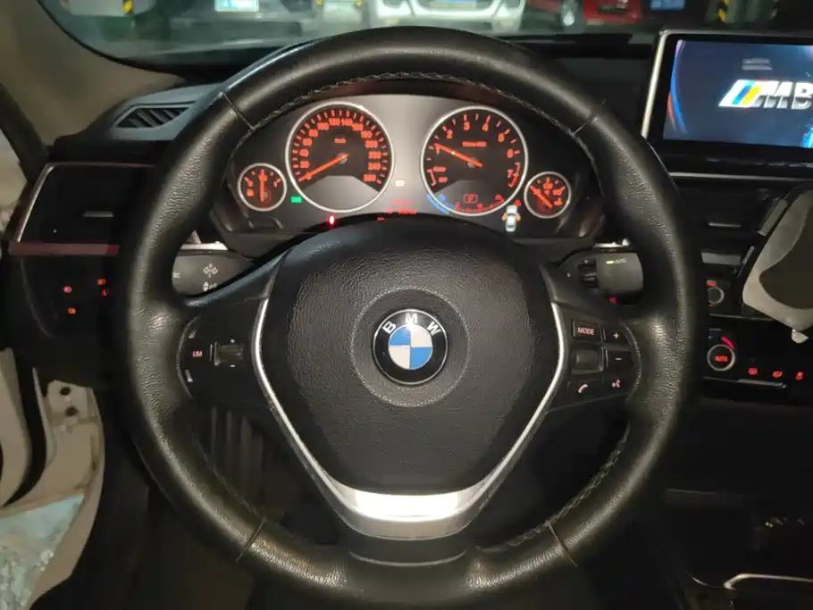 BMW 3 Series 2017 — фото 15