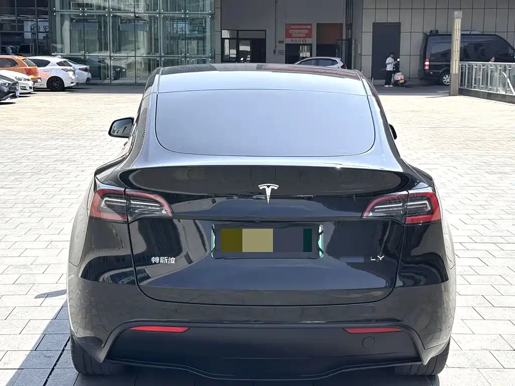 Tesla Model Y 2023 — фото 8