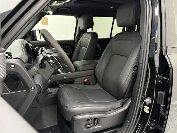 Land Rover Defender 2023