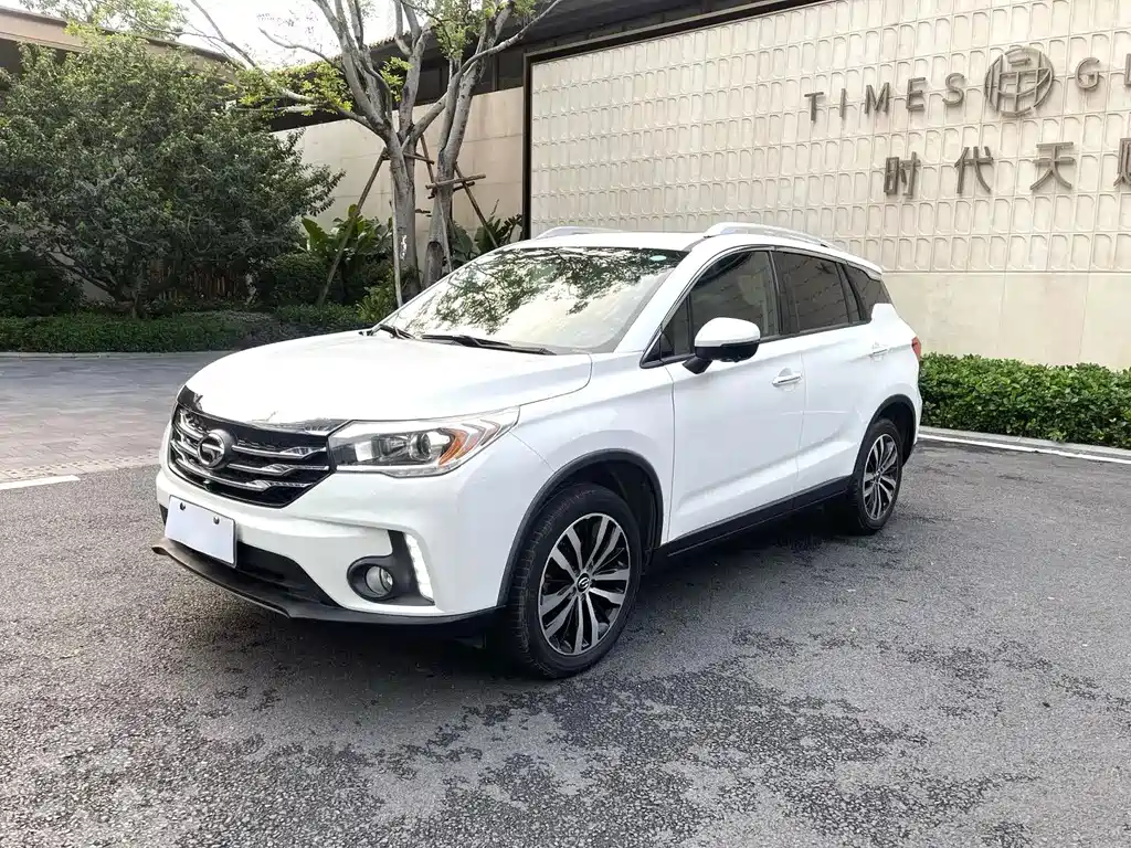 GAC Trumpchi GS4 2017 — фото 1