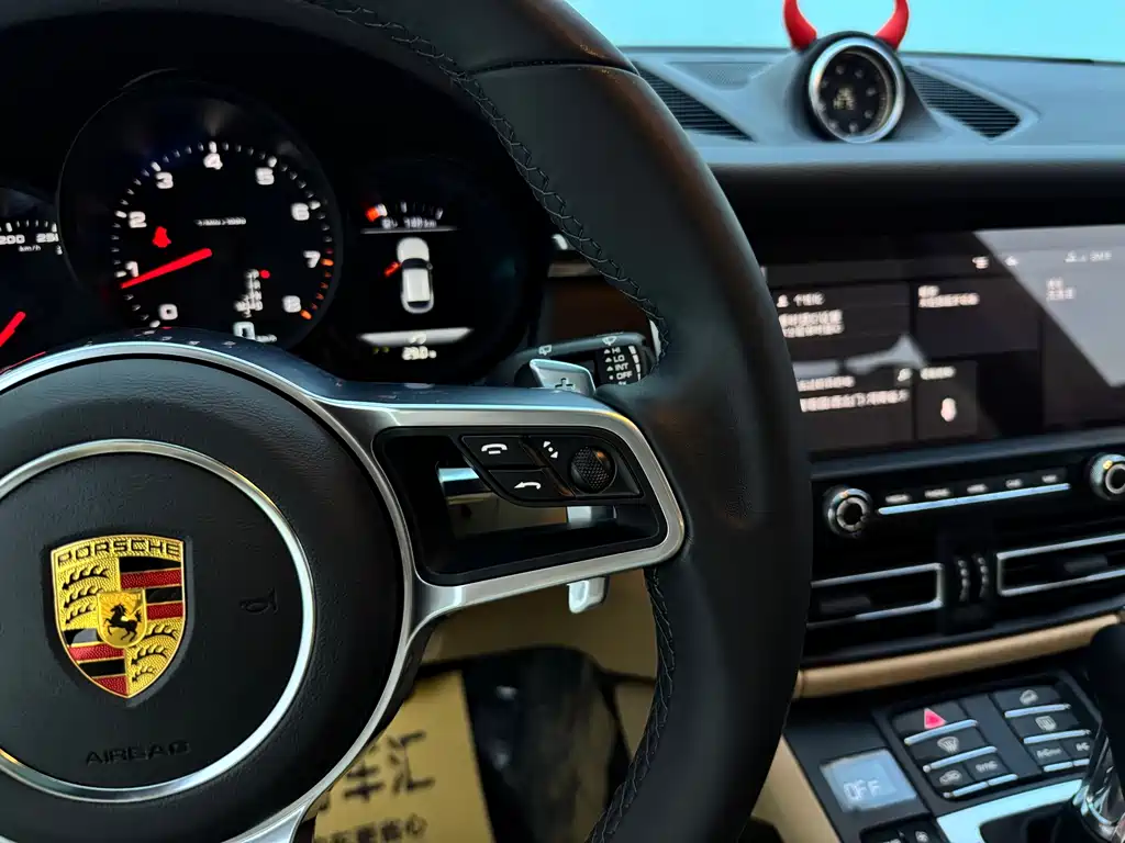 Porsche Macan 2021 — фото 17