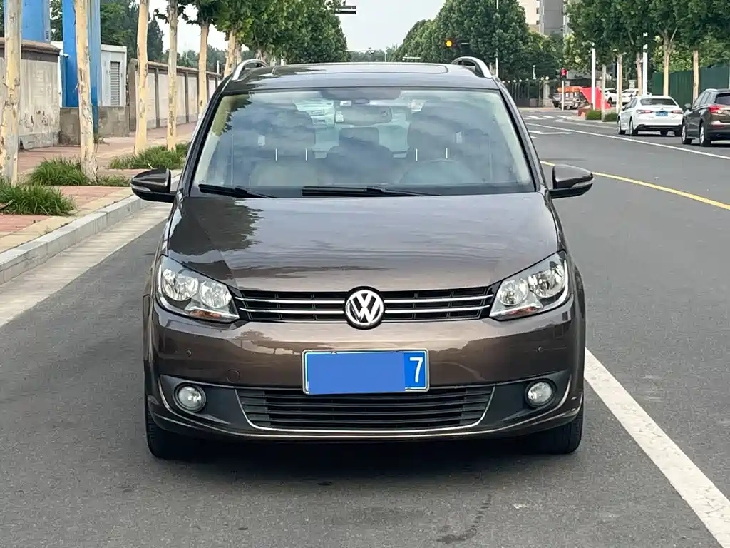Volkswagen Touran 2013 — фото 2