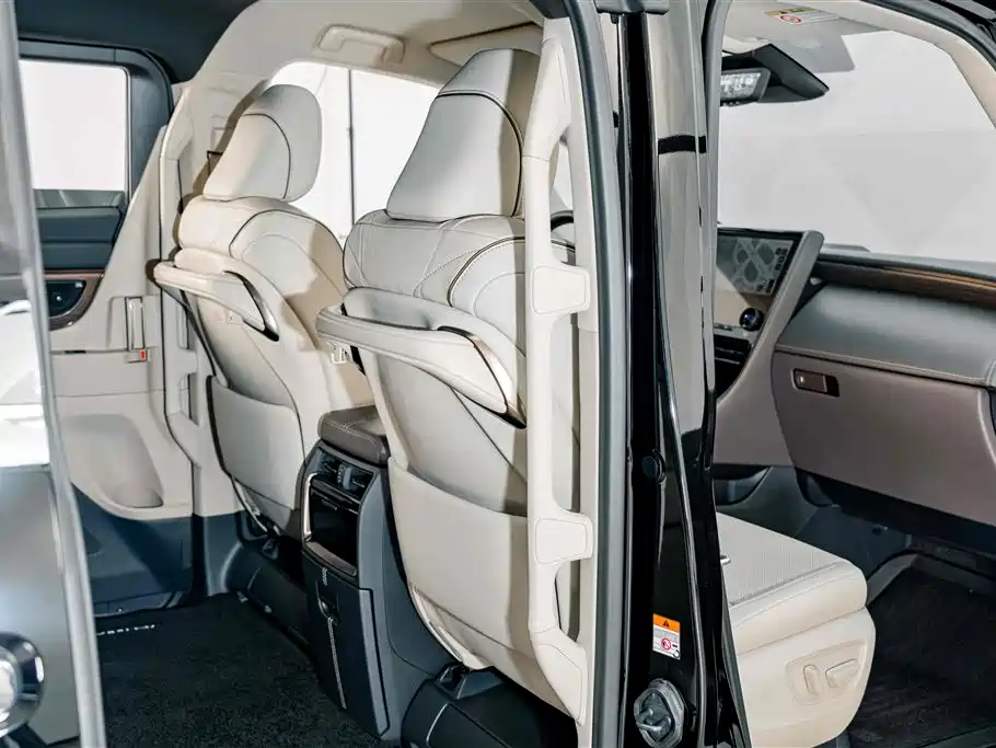 Toyota Alphard 2023 — фото 23