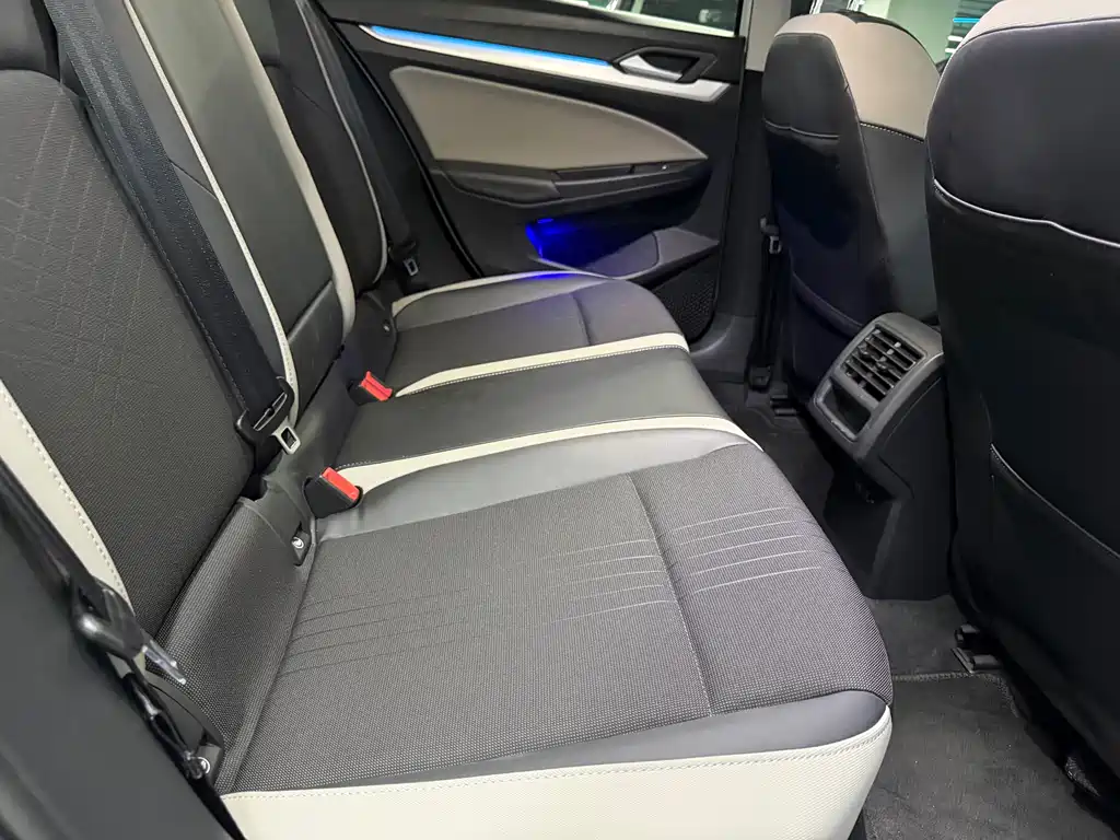 Volkswagen Golf 2024