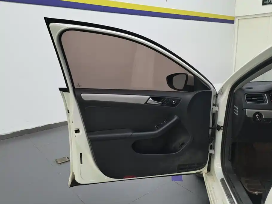 Volkswagen Sagitar 2014
