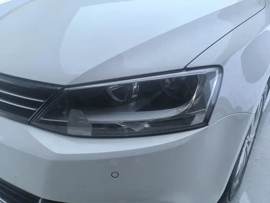Volkswagen Sagitar 2014