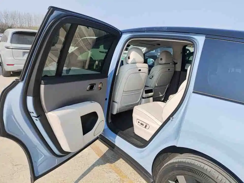 Li Auto i8 2025 — фото 3