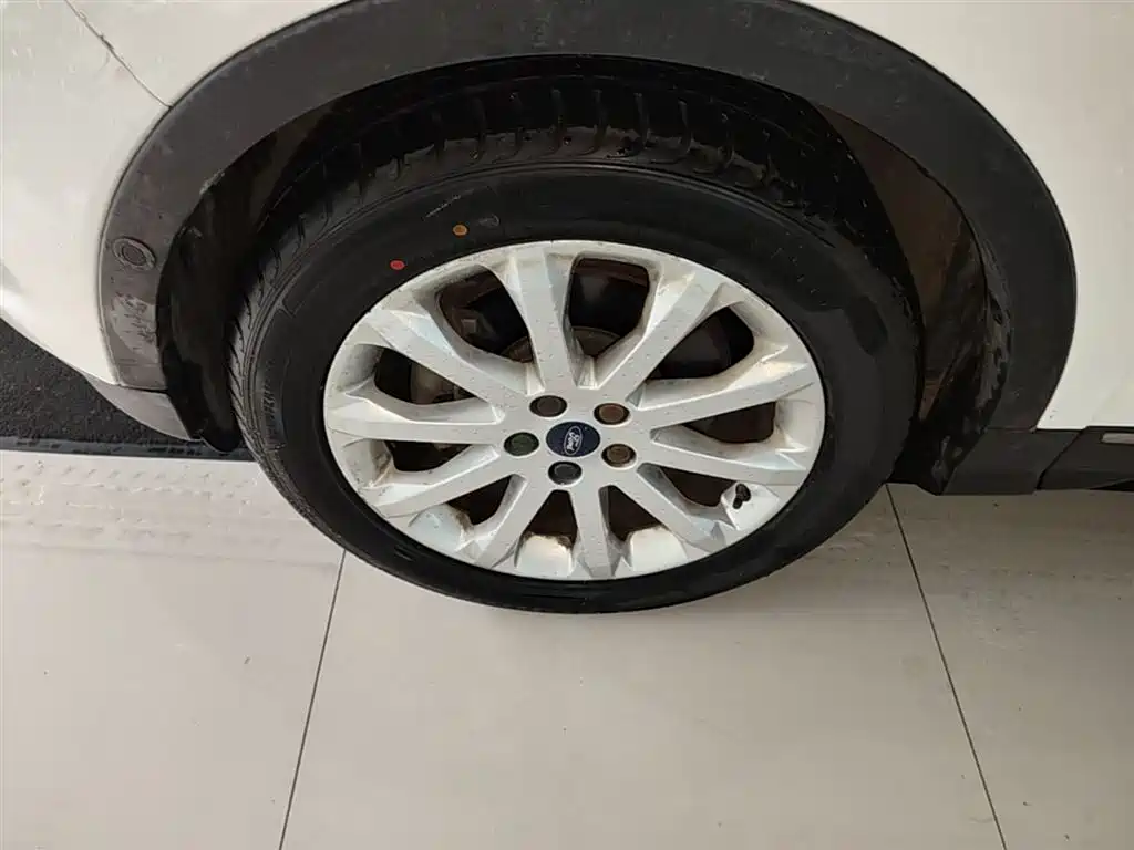Ford Kuga 2015 — фото 23