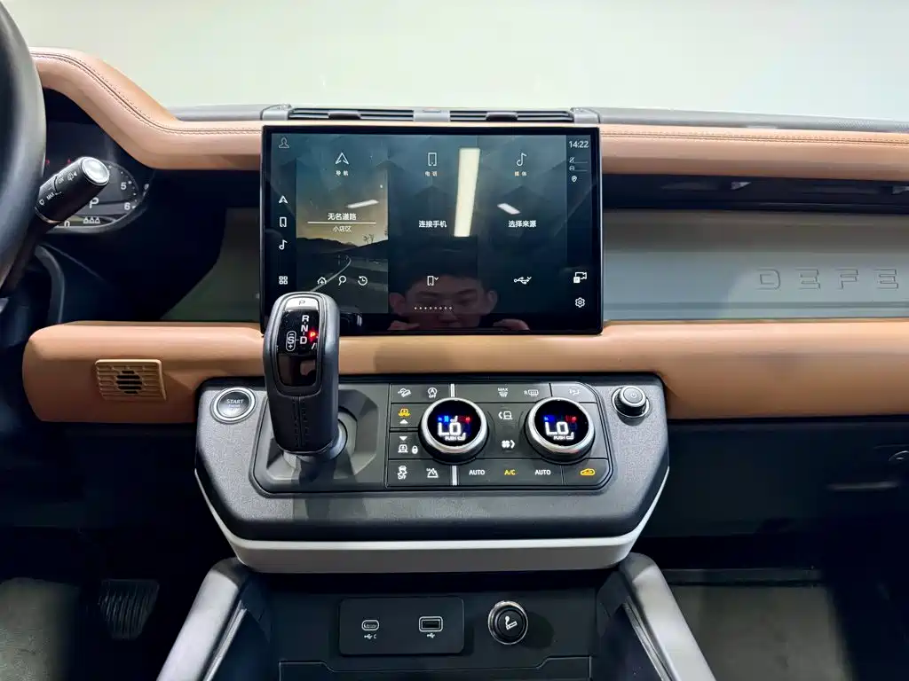 Land Rover Defender 2022 — фото 20