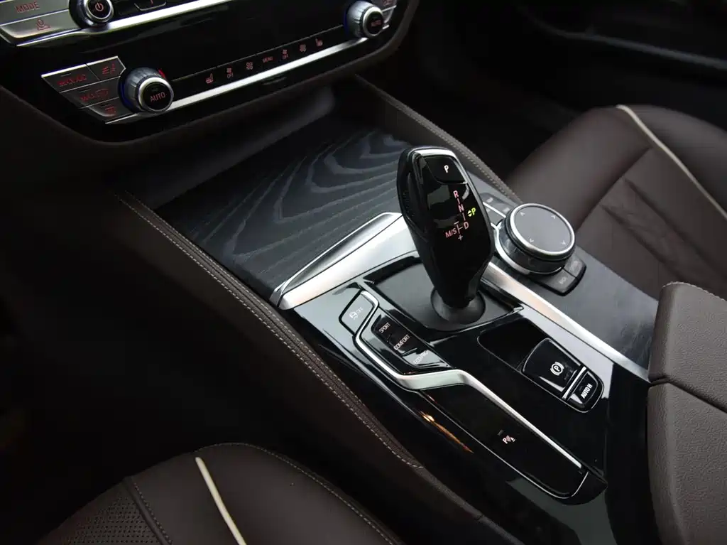 BMW 5 Series 2023 — фото 15