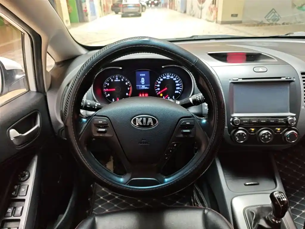 Kia K3 2015 — фото 11