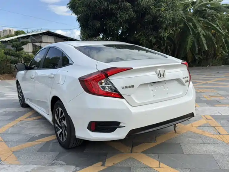 Honda Civic 2019 — фото 16