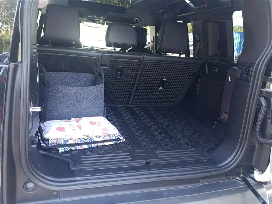 Land Rover Defender 2024