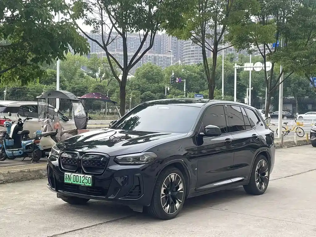 BMW iX3 2024 — фото 1