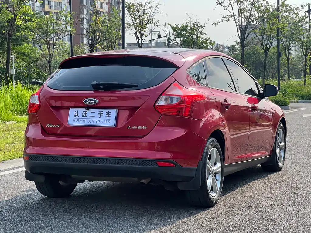 Ford Focus 2015 — фото 9