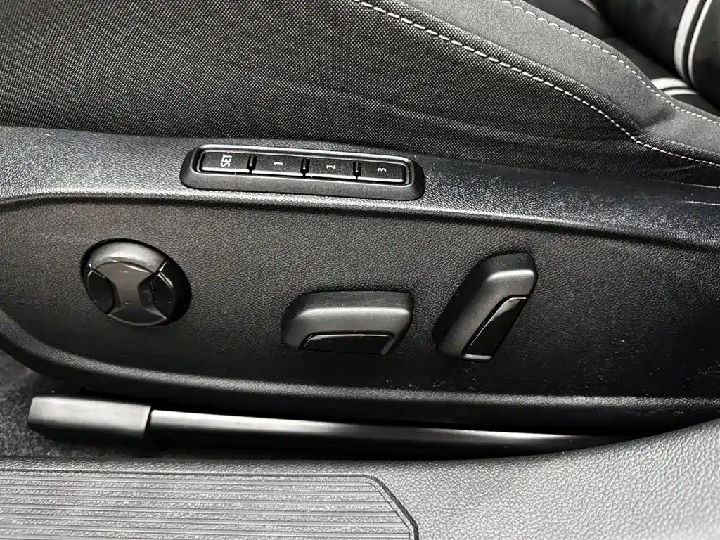 Volkswagen Golf 2021 — фото 17