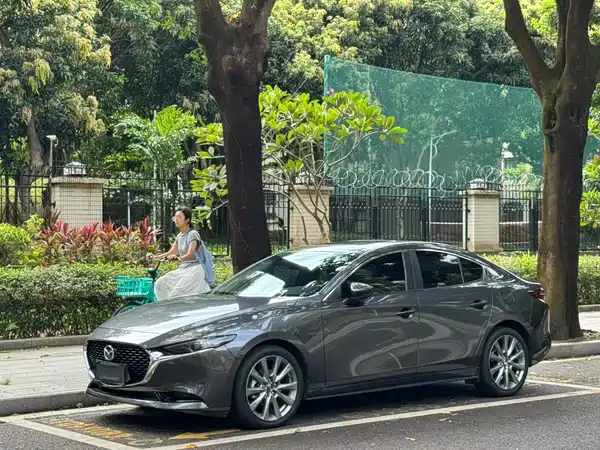Mazda 3 Axela 2024