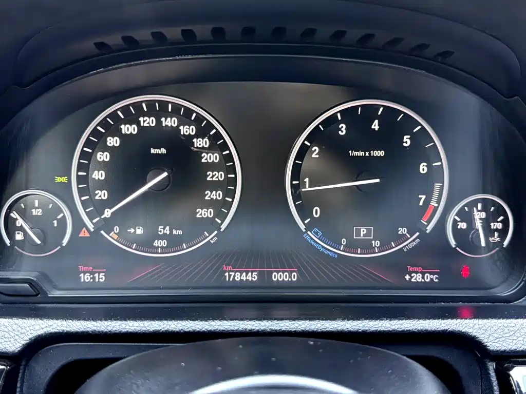 BMW 5 Series GT 2012 — фото 19