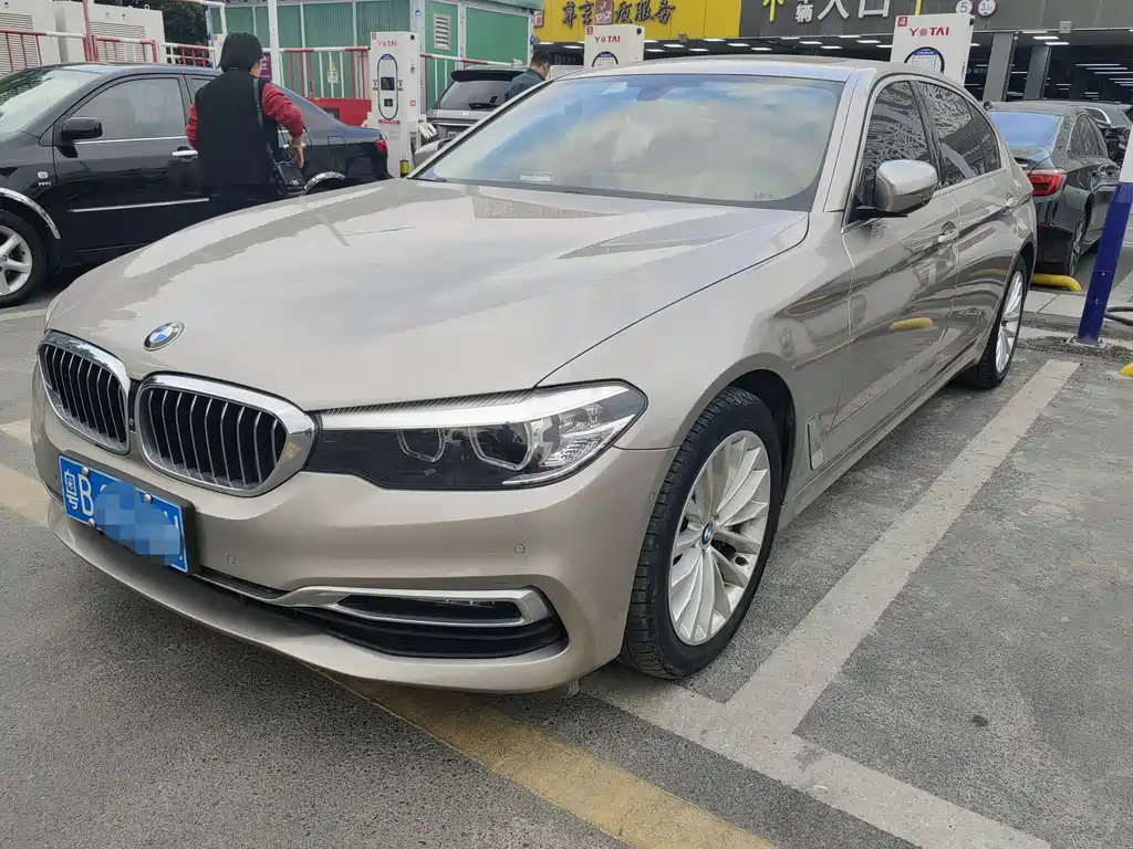 BMW 5 Series 2019 — фото 1
