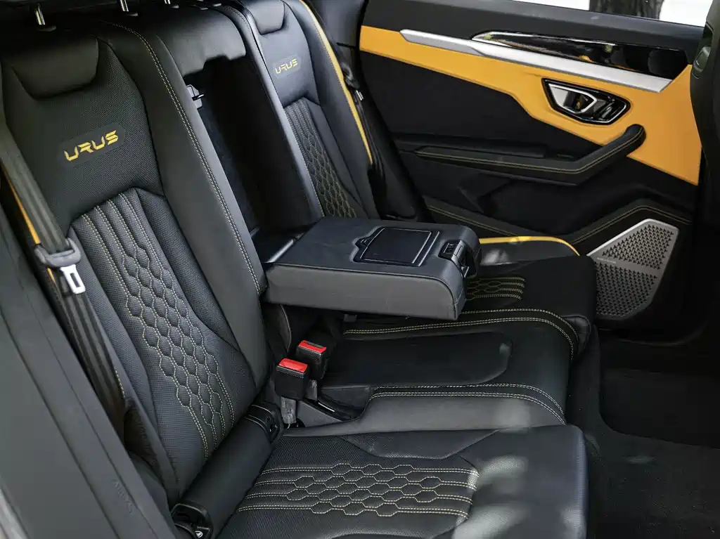 Lamborghini Urus 2023 — фото 18