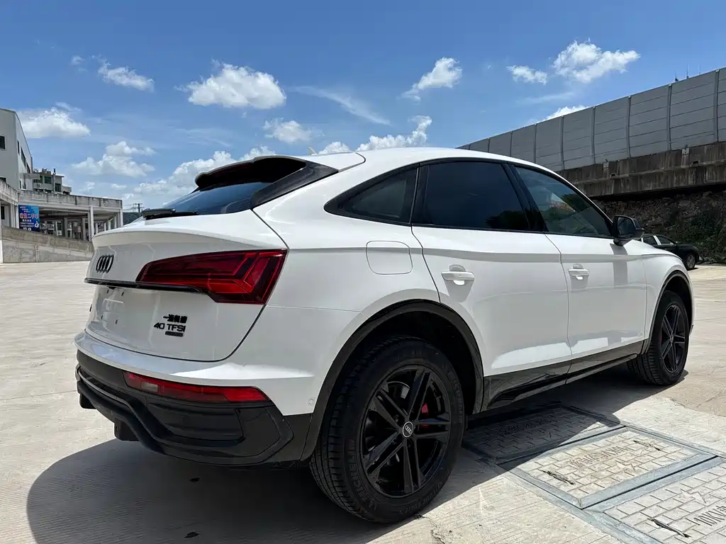 Audi Q5L Sportback 2025 — фото 9