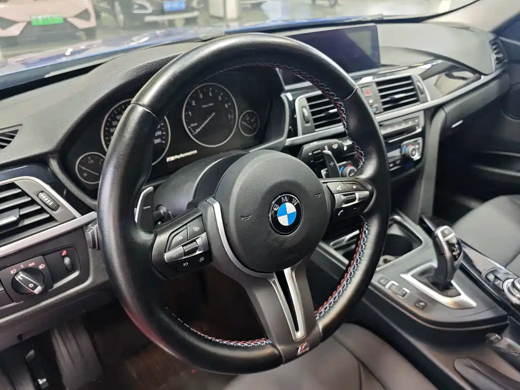 BMW 3 Series 2017 — фото 12