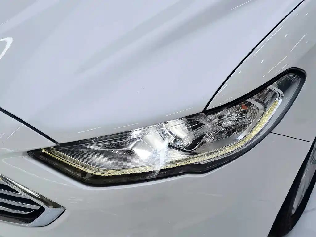 Ford Mondeo 2017 — фото 8