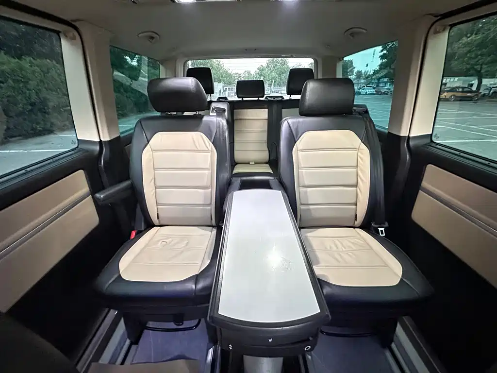 Volkswagen Multivan 2017 — фото 45
