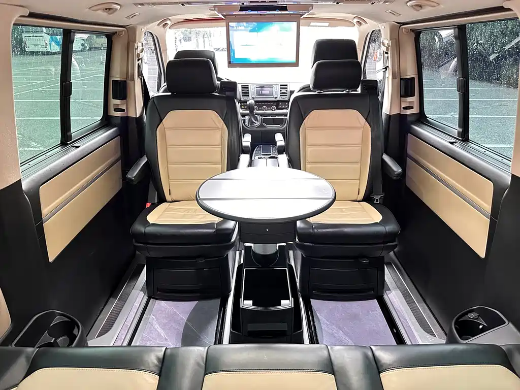 Volkswagen Multivan 2017 — фото 47