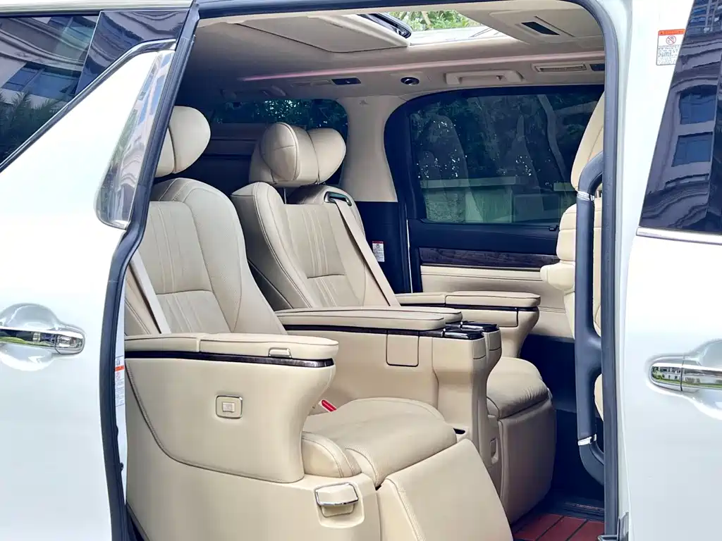 Toyota Alphard 2021 — фото 15
