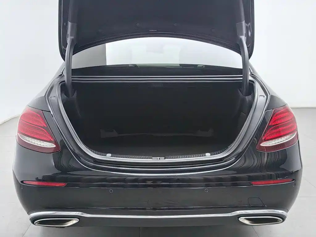 Mercedes-Benz E-Class 2017 — фото 16