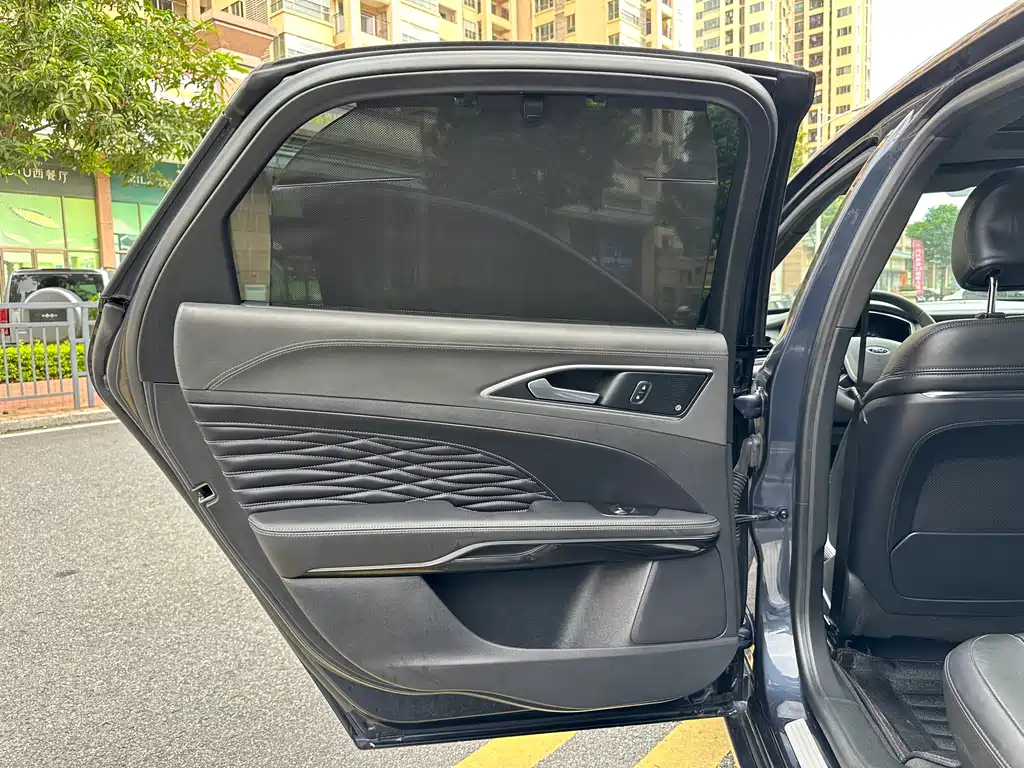 Ford Taurus 2021 — фото 27