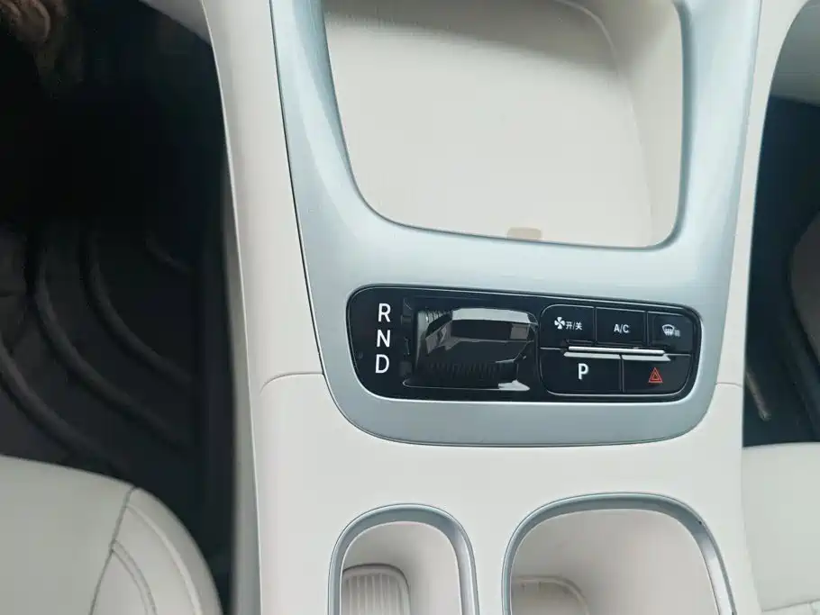Geely Galaxy Starwish 2025 — фото 15