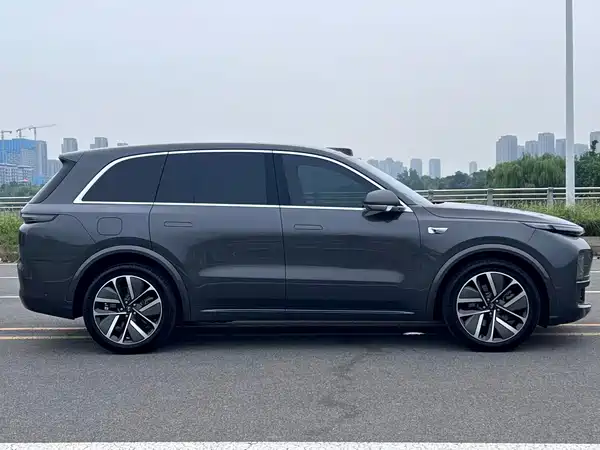 Li Auto L8 2025