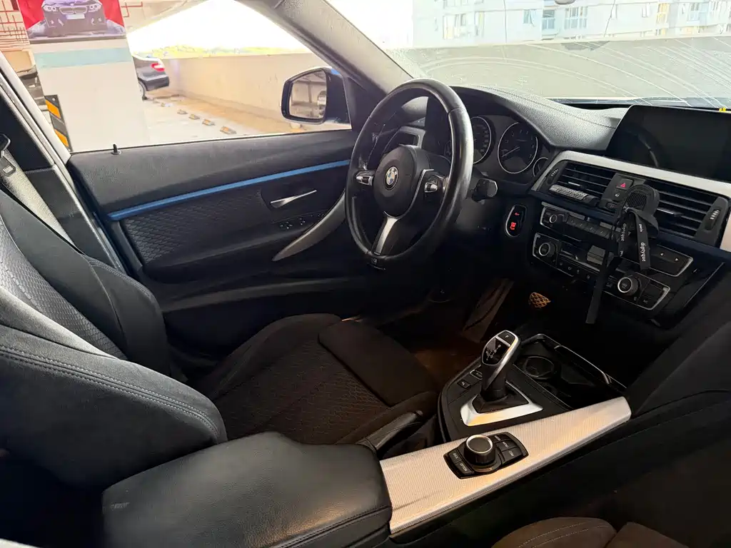 BMW 3 Series 2018 — фото 12