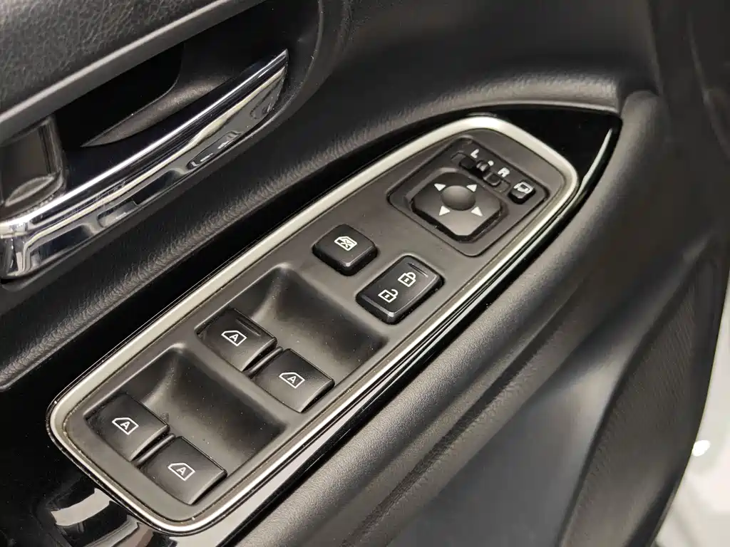 Mitsubishi Outlander 2019 — фото 10