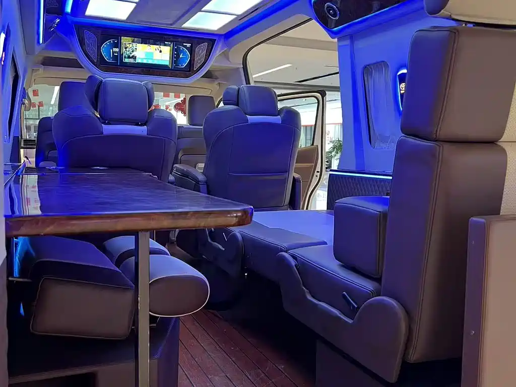 Toyota Hiace 2021 — фото 14