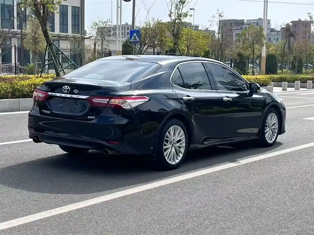 Toyota Camry 2020 — фото 7