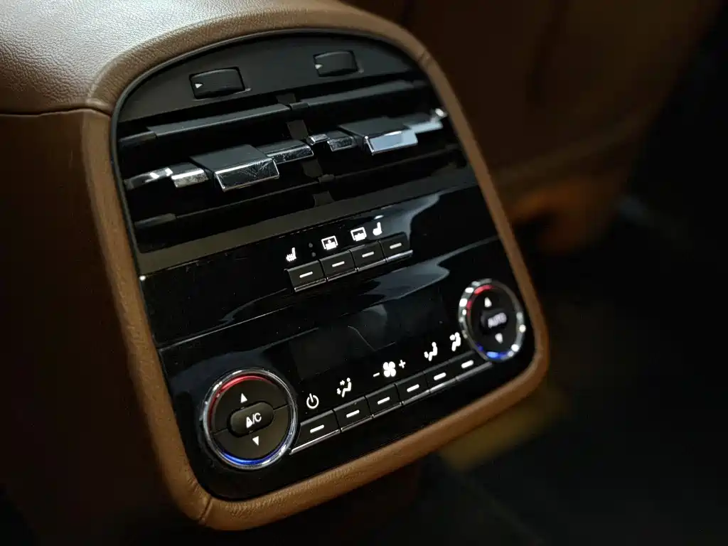 Maserati Quattroporte 2018 — фото 8
