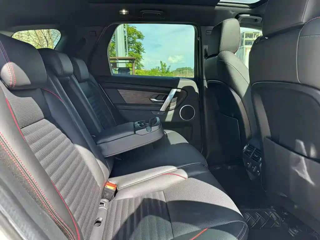 Land Rover Discovery Sport 2023 — фото 9