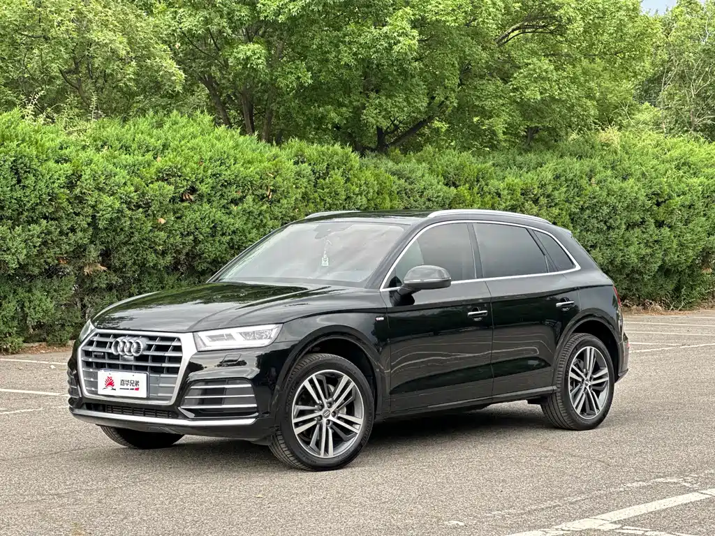 Audi Q5L 2021 — фото 1