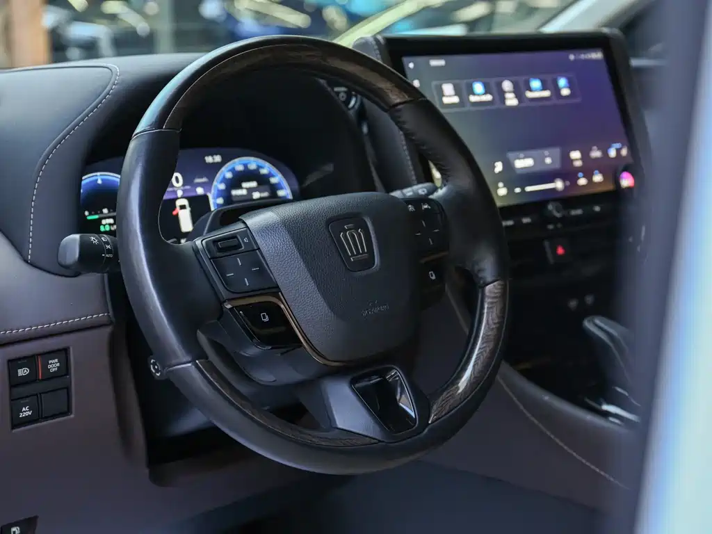 Toyota Vellfire 2023 — фото 10