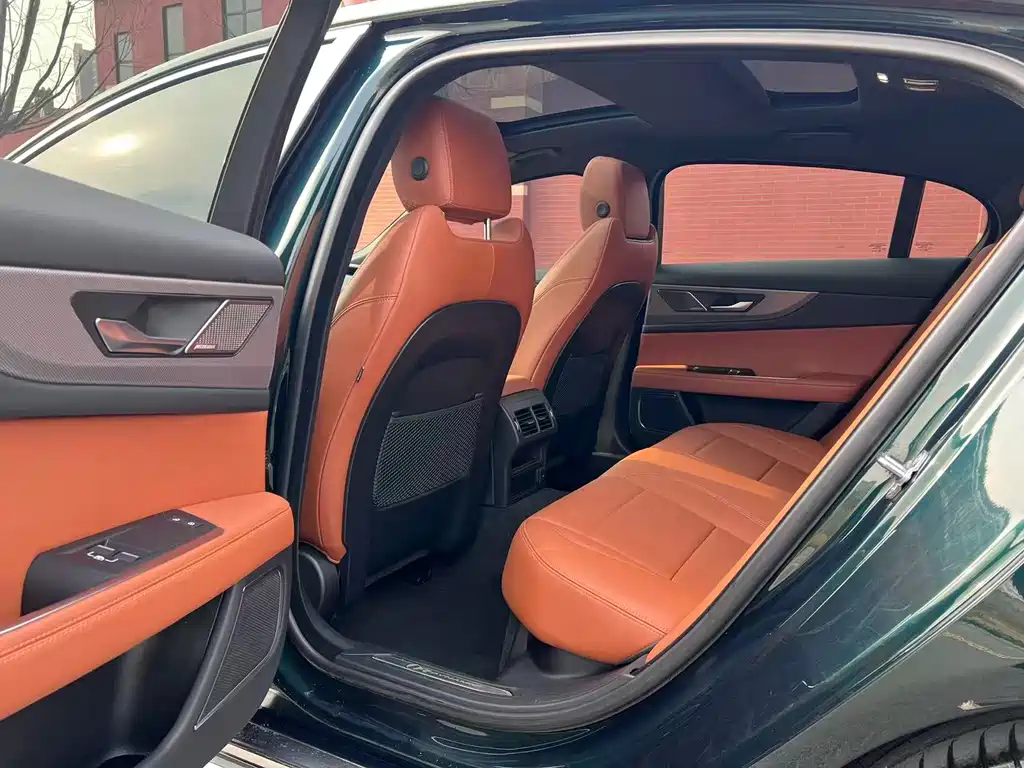 Jaguar XEL 2024 — фото 10