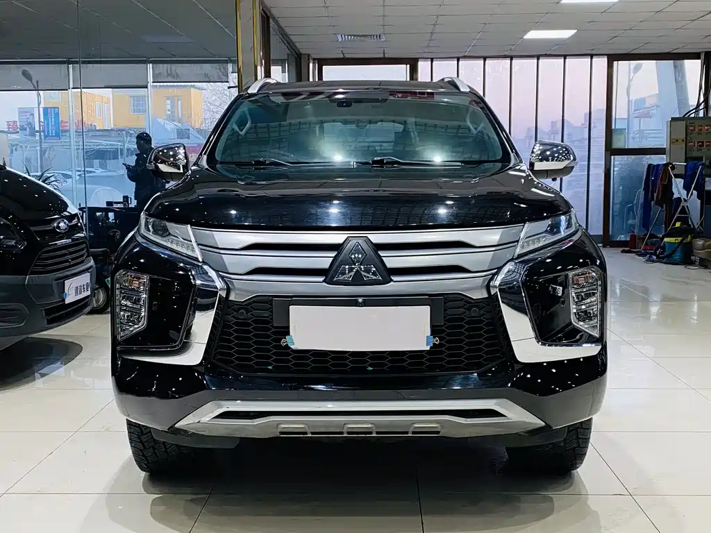Mitsubishi Pajero Sport 2020 — фото 3