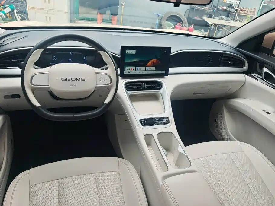 Geely Galaxy Starwish 2025 — фото 12