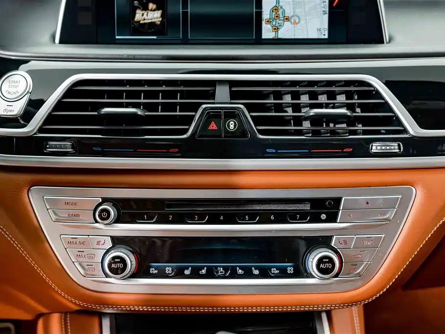 BMW 7 Series 2019 — фото 14