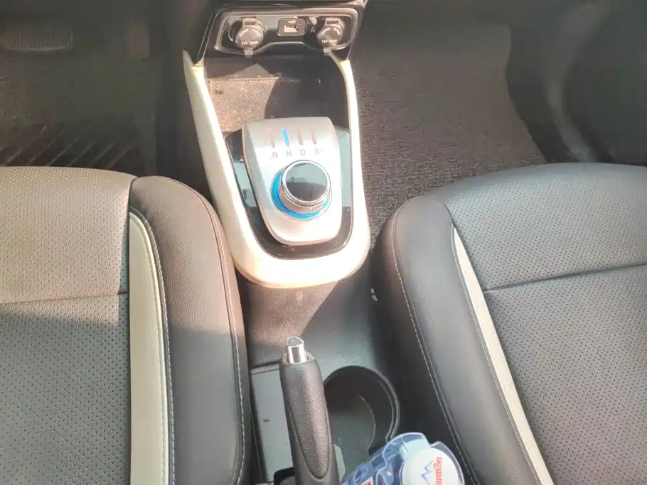 Changan CS15EV 2018 — фото 16