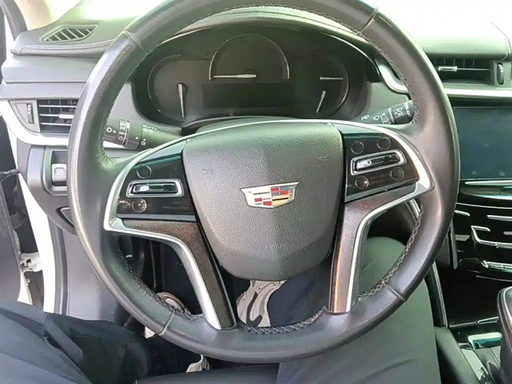 Cadillac XTS 2018 — фото 11