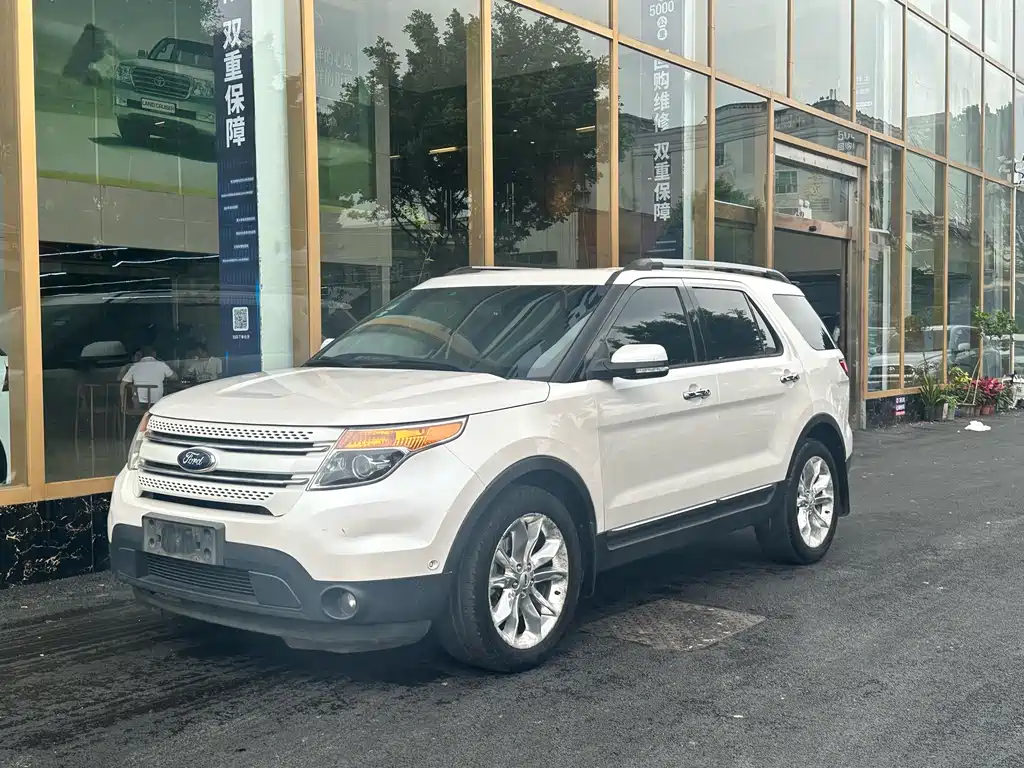 Ford Explorer 2015 — фото 1